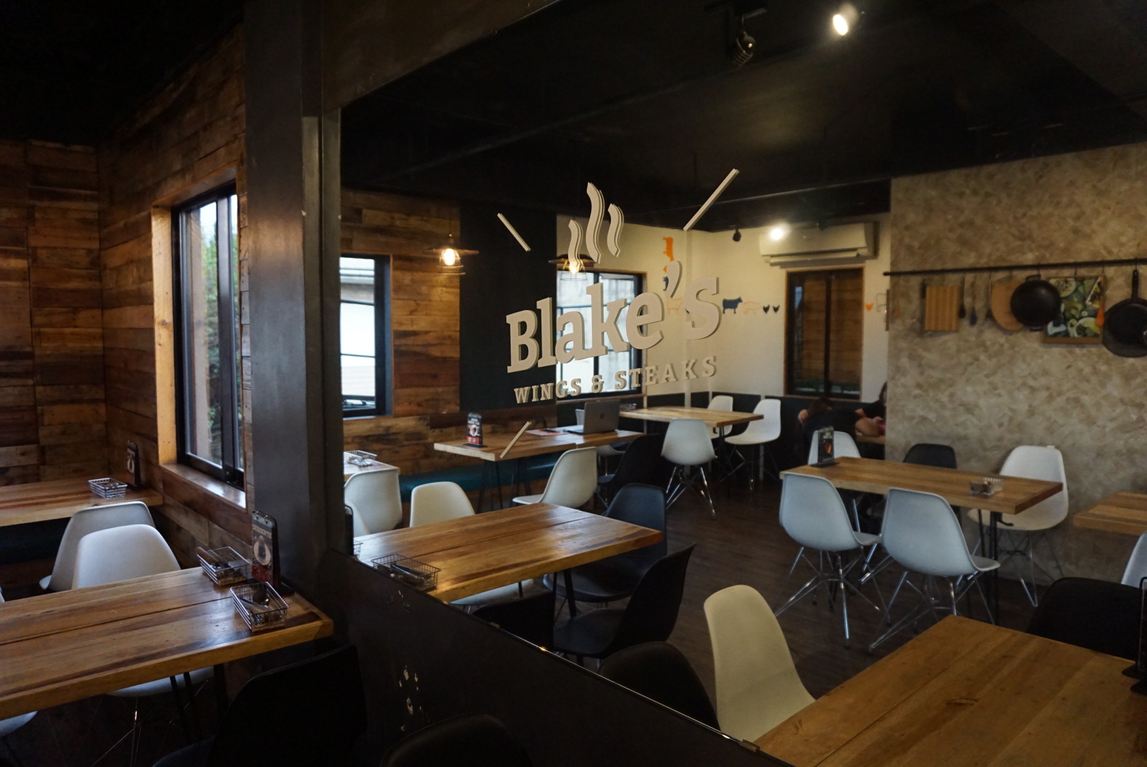 branches-blake-s-wings-steaks